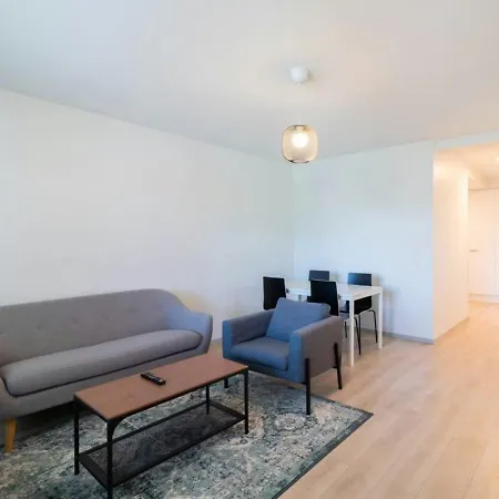 Convenient 2 Bedroom For 4