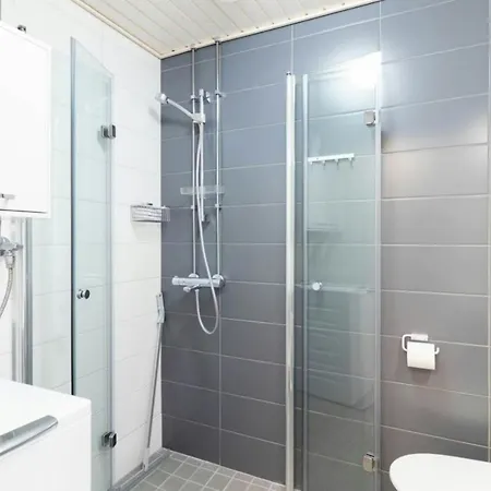 Convenient 2 Bedroom For 4 *