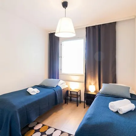 Apartment Convenient 2 Bedroom For 4 *
